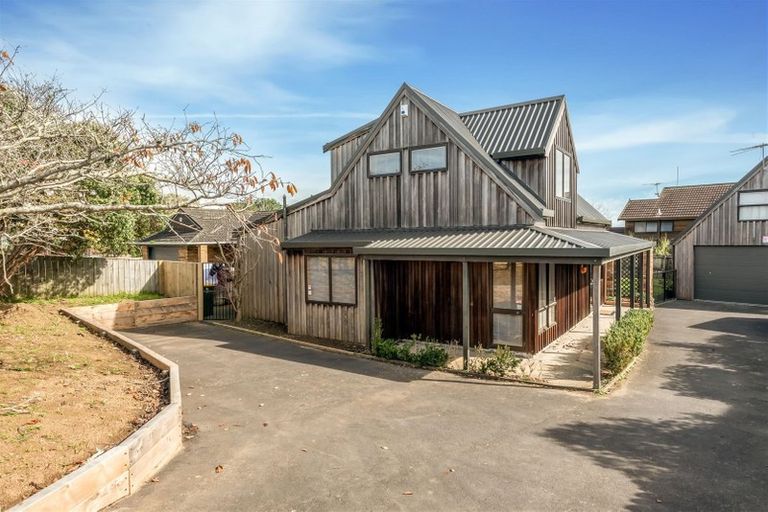 Photo of property in 810 Chapel Road, Shamrock Park, Auckland, 2016