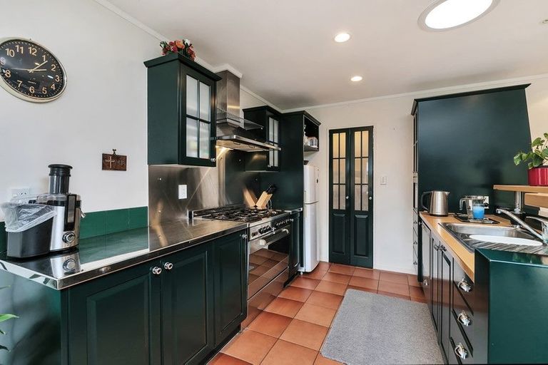 Photo of property in 49 Harmel Road, Glendene, Auckland, 0602