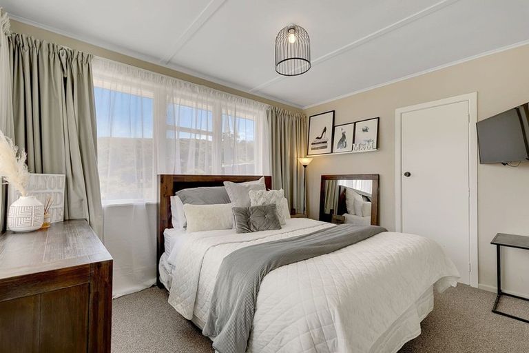 Photo of property in 70 Champion Street, Cannons Creek, Porirua, 5024