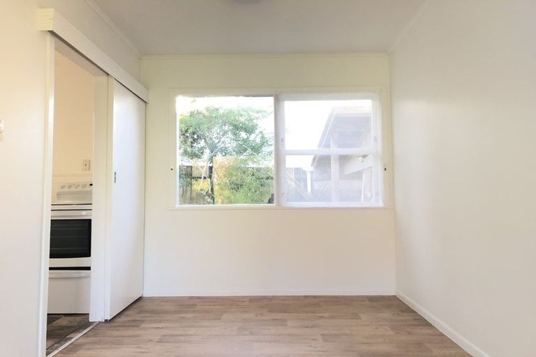 Photo of property in 1/13 Heather Place, Sunnynook, Auckland, 0620