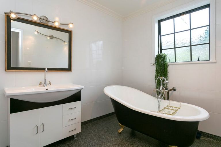 Photo of property in 46 Arrowsmith Avenue, Waipahihi, Taupo, 3330