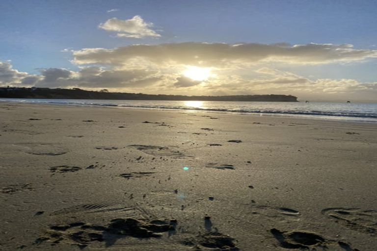 Photo of property in 21 Tindalls Bay Road, Tindalls Beach, Whangaparaoa, 0930