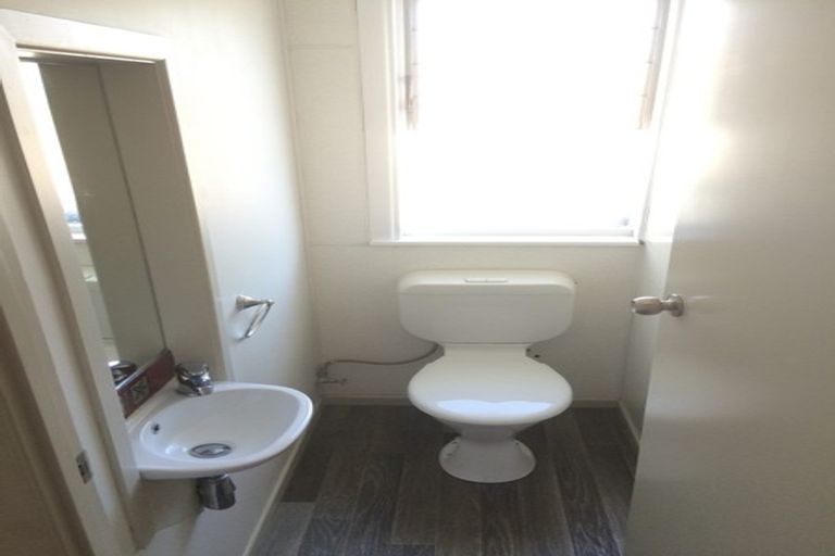 Photo of property in 30a Tramway Road, Beach Haven, Auckland, 0626