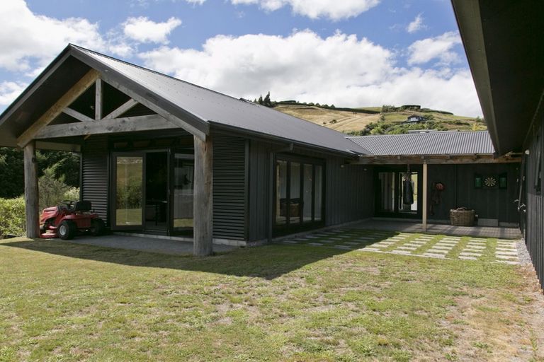 Photo of property in 25 Piro Place, Acacia Bay, Taupo, 3385