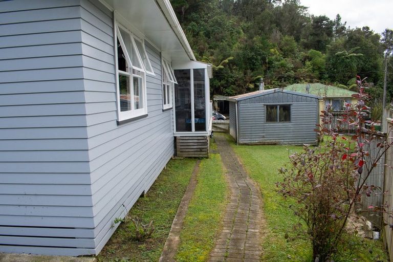 Photo of property in 29 Shackleton Grove, Stokes Valley, Lower Hutt, 5019