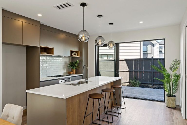 Photo of property in 10 Babos Avenue, Kumeu, 0810