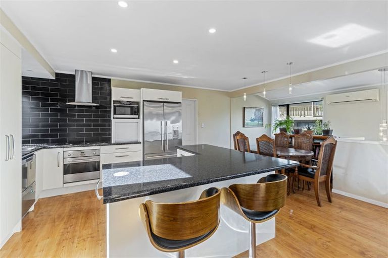 Photo of property in 27 Hale Crescent, Bayview, Auckland, 0629