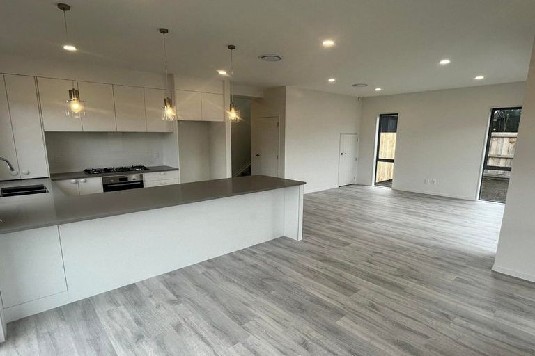 Photo of property in 20 Lockyer Road, Kumeu, 0810
