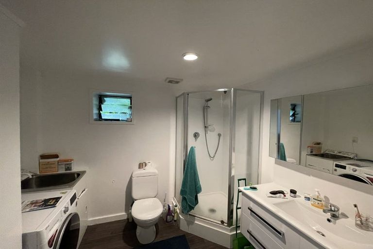 Photo of property in 90 Sunnyside Road, Sunnyvale, Auckland, 0612