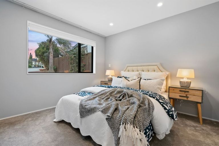 Photo of property in 37 Santa Monica Place, Goodwood Heights, Auckland, 2105