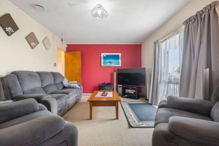 Photo of property in 20 Bundena Place, Clendon Park, Auckland, 2103