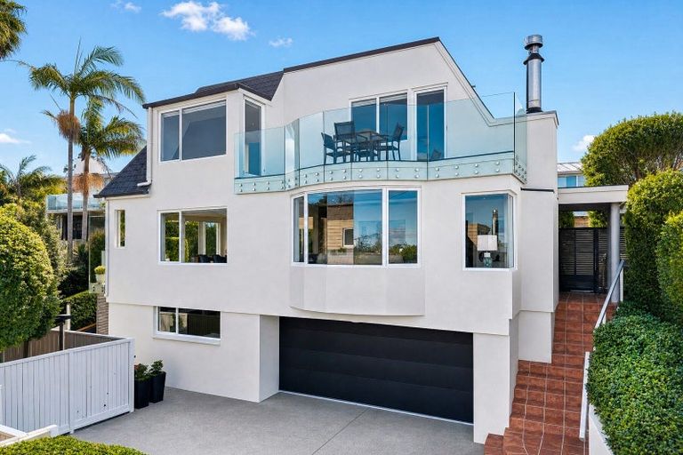 Photo of property in 15b Wilding Avenue, Northcote Point, Auckland, 0627