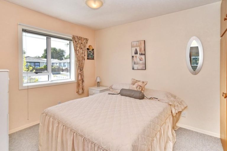 Photo of property in 22 Prestons Road, Redwood, Christchurch, 8051