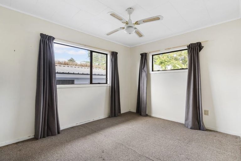 Photo of property in 16a Pooks Road, Ranui, Auckland, 0612