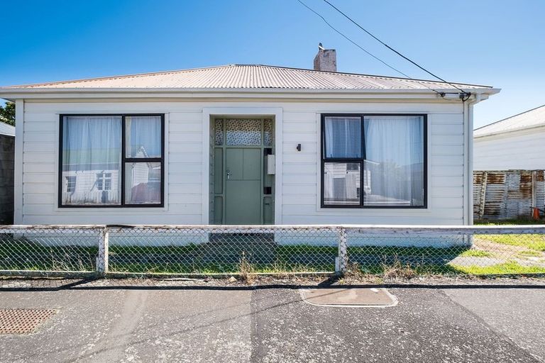 Photo of property in 10 Osmond Street, South Dunedin, Dunedin, 9012