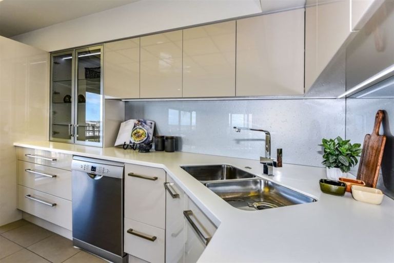 Photo of property in Gloucester Towers, 28/28 Gloucester Street, Christchurch Central, Christchurch, 8013