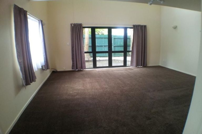 Photo of property in 2/89 Portage Road, New Lynn, Auckland, 0600