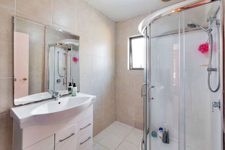 Photo of property in 10a Halberg Street, Glenfield, Auckland, 0629