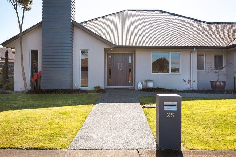 Photo of property in 25 Madison Street, Cambridge, 3434