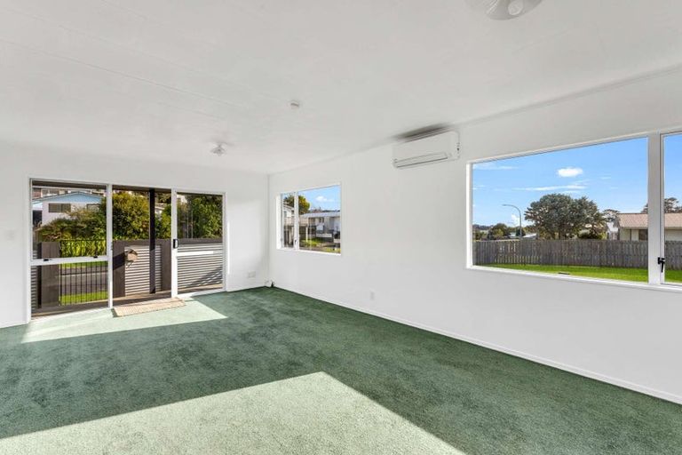 Photo of property in 1/58 Riversdale Drive, Merrilands, New Plymouth, 4312