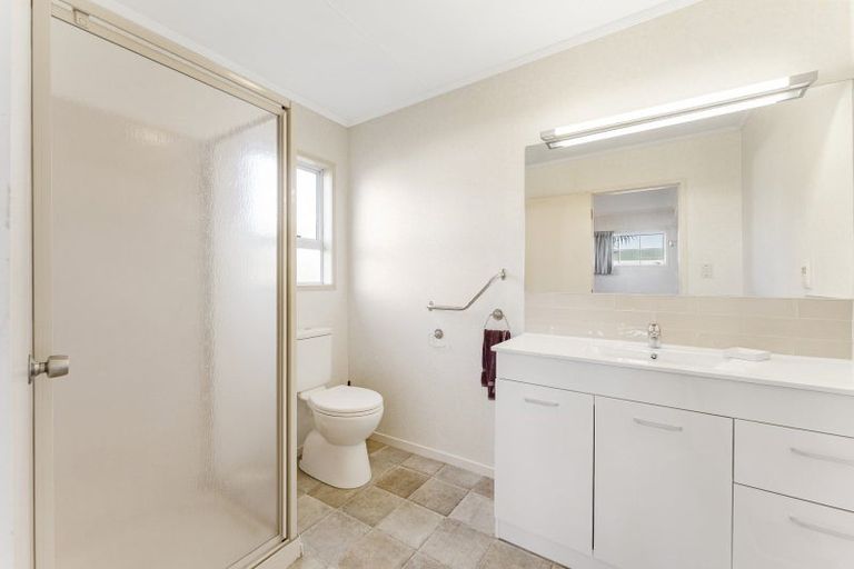 Photo of property in 70 Karewa Parade, Papamoa Beach, Papamoa, 3118