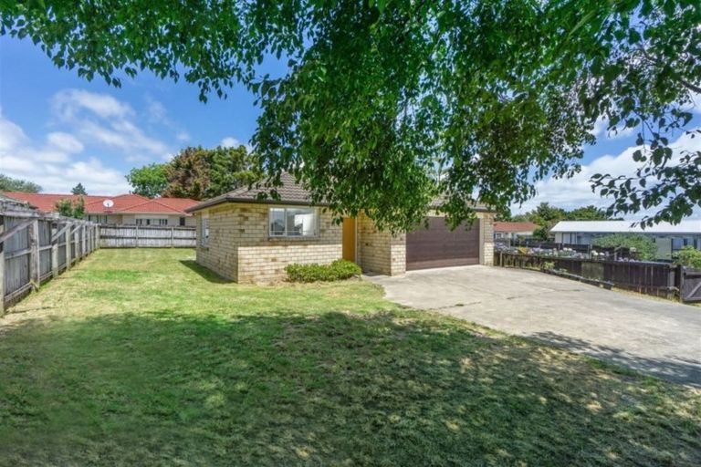 Photo of property in 75 Heathdale Crescent, Papakura, 2110
