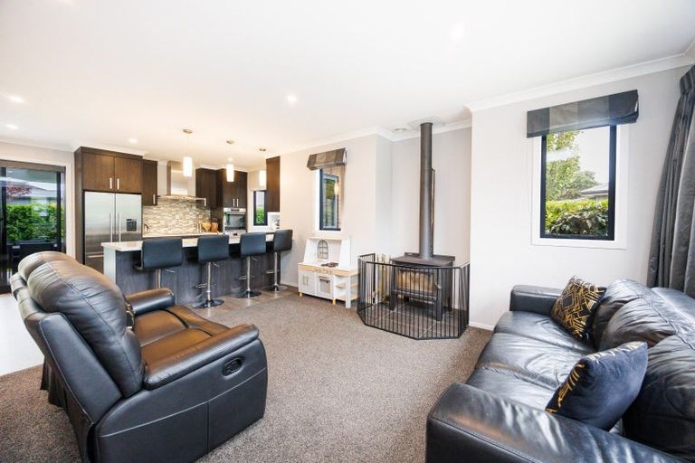 Photo of property in 18 Oak Crescent, Ashhurst, 4810