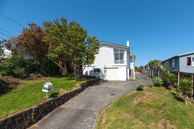 Photo of property in 41 Sunnyside Road, Sunnyvale, Auckland, 0612