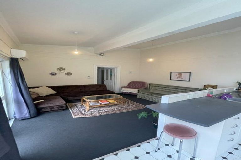 Photo of property in 2a Russell Terrace, Newtown, Wellington, 6021