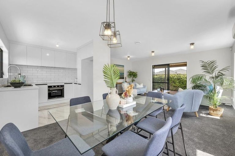 Photo of property in 10 Umu Place, Mangere, Auckland, 2022