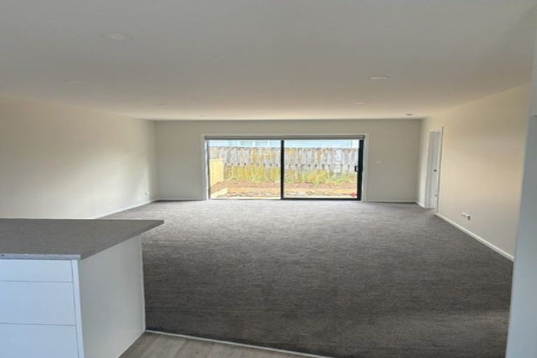 Photo of property in 98 Tirimoana Road, Te Atatu South, Auckland, 0602