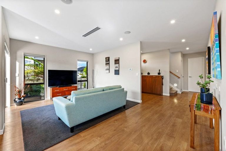 Photo of property in 38 Craigs Way, Hobsonville, Auckland, 0616