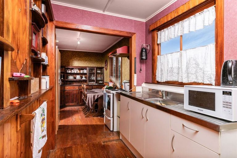 Photo of property in 117 Te Atatu Road, Te Atatu South, Auckland, 0610