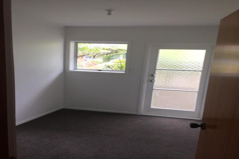 Photo of property in 17 Butterworth Drive, Glendene, Auckland, 0602