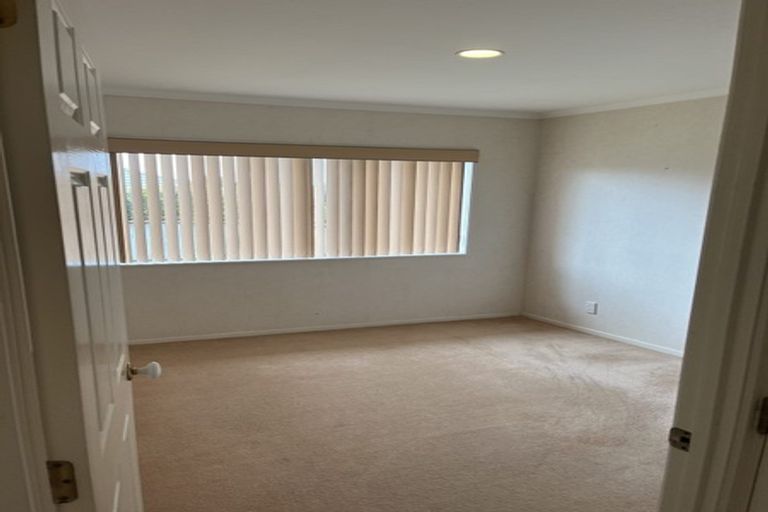 Photo of property in 6 Claremont Way, East Tamaki Heights, Auckland, 2016