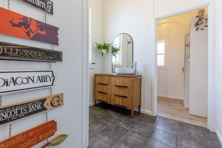 Photo of property in 15 Waverley Street, Waipawa, 4210