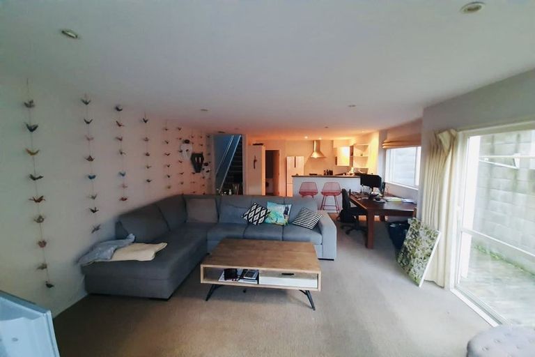 Photo of property in 17 Kopiko Way, Brooklyn, Wellington, 6021