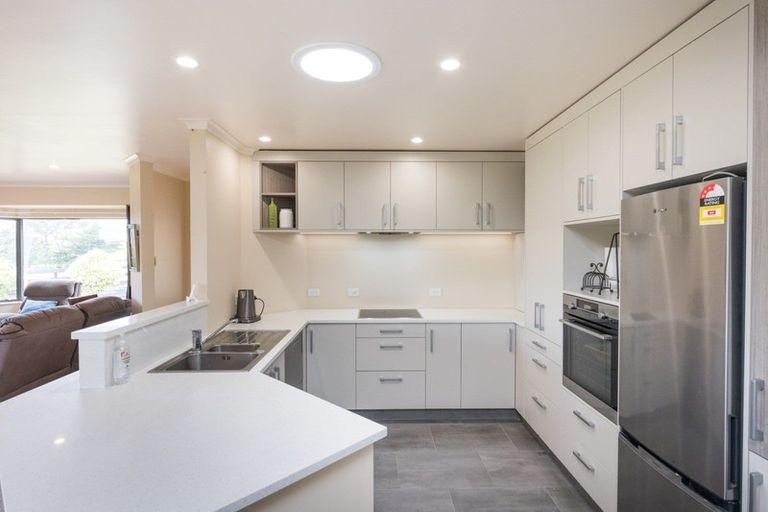 Photo of property in 32 Stoneleigh Lane, Aokautere, Palmerston North, 4471