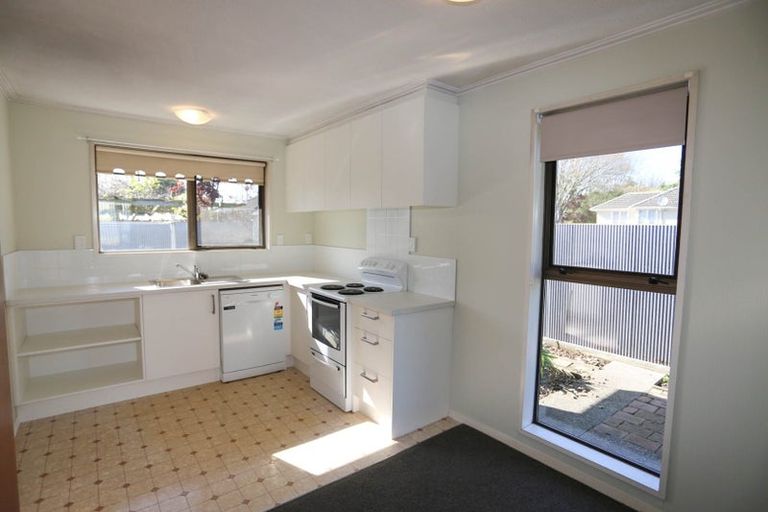 Photo of property in 2/13 Main South Road, Sockburn, Christchurch, 8042