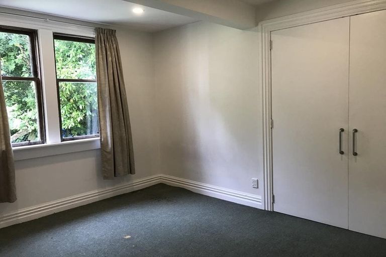 Photo of property in 56 Kelburn Parade, Kelburn, Wellington, 6012