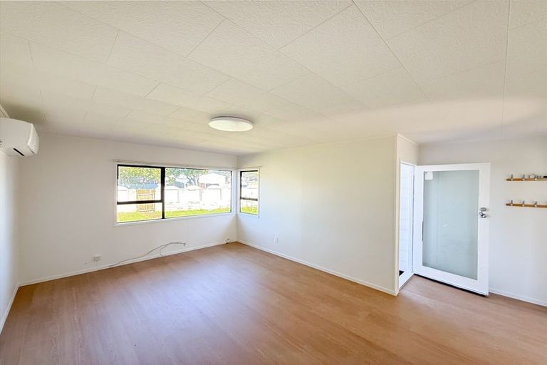 Photo of property in 21 Silverstone Place, Henderson, Auckland, 0612