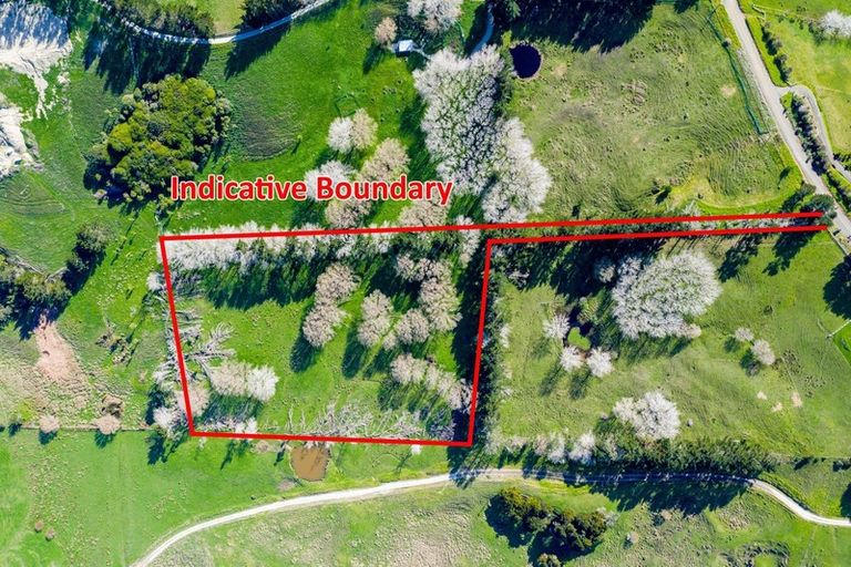 Photo of property in 16 Otara Road, Kaiwaka, 0573