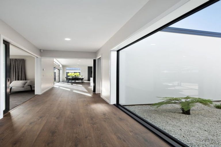 Photo of property in 5 Oakbridge Boulevard, Marshland, 8051