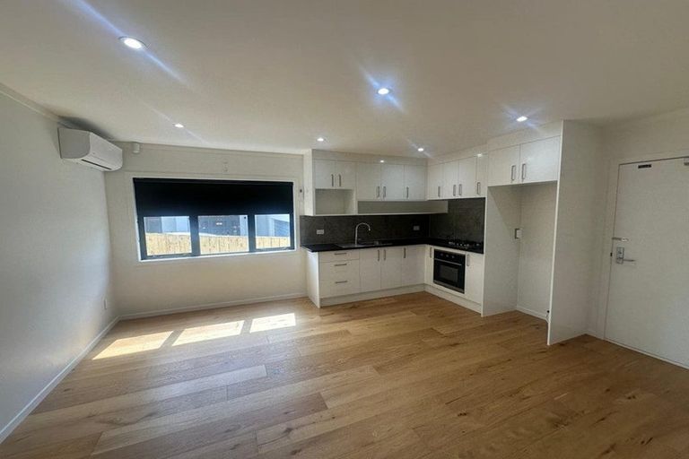 Photo of property in 15a Kiernan Place, Kelston, Auckland, 0602