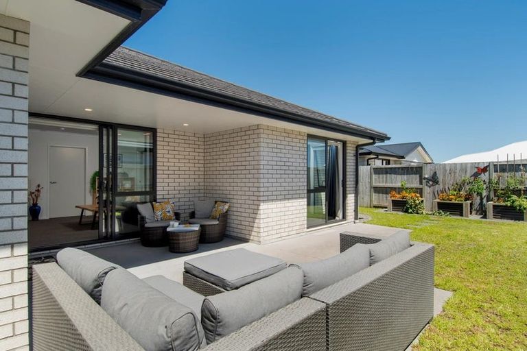 Photo of property in 18 Bill Miller Drive, Papamoa, 3118