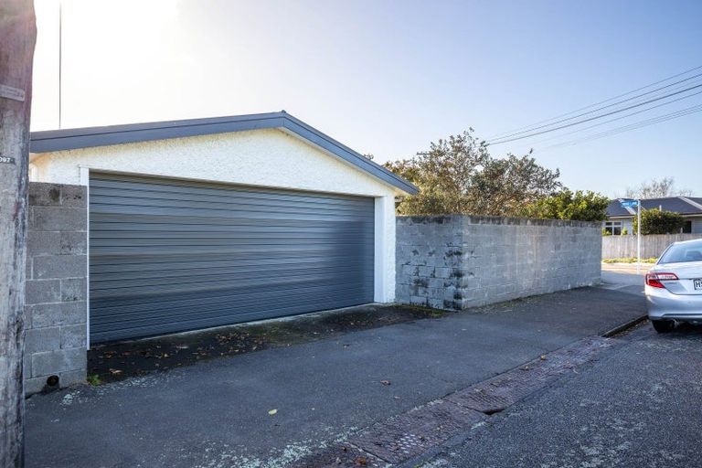 Photo of property in 22 Ridge Lane, New Plymouth, 4310