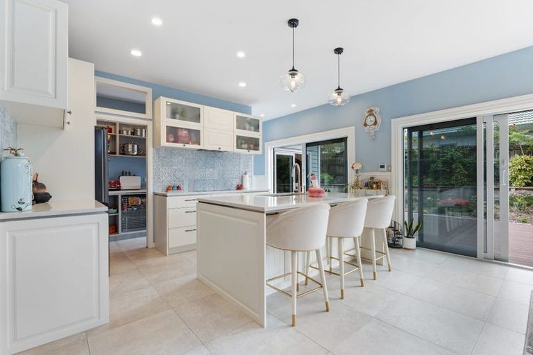 Photo of property in 17 Te Hoe Grove, Pinehill, Auckland, 0632