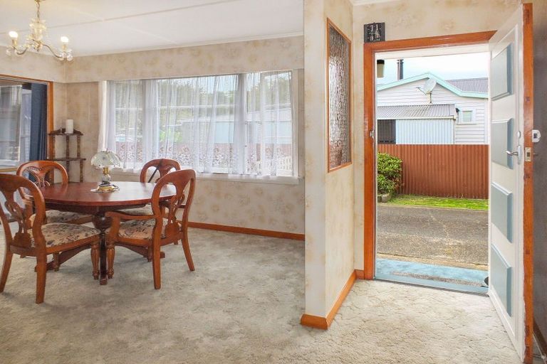 Photo of property in 18 Hulke Street, Foxton, 4814