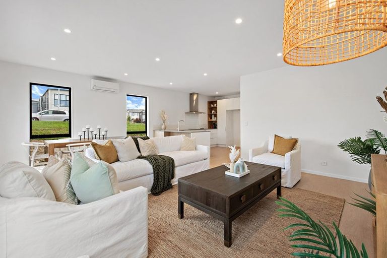 Photo of property in 7 Nga Pona Toru Road, Flat Bush, Auckland, 2019