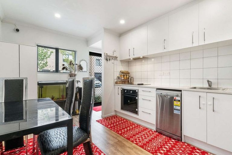 Photo of property in 16 Pangu Way, Mangere, Auckland, 2022